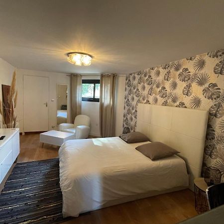 Ty Logis Bed and Breakfast Montrabe Exteriör bild